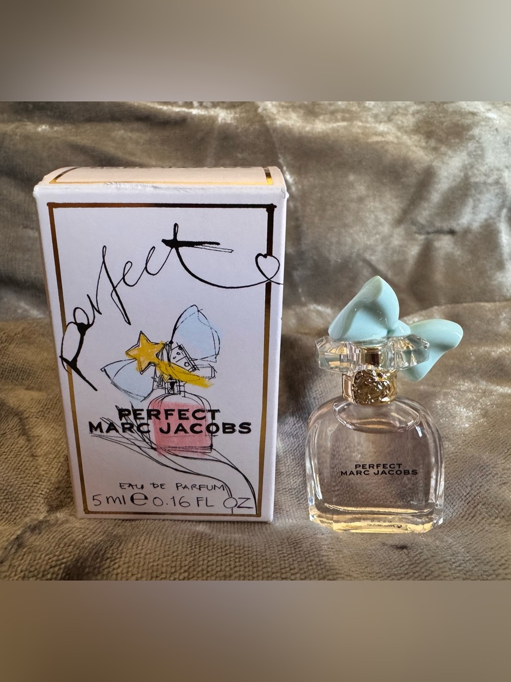 🌼Marc Jacobs “Perfect” 5ml Brand New Never Been Used!🌼 - Picture 2 of 2